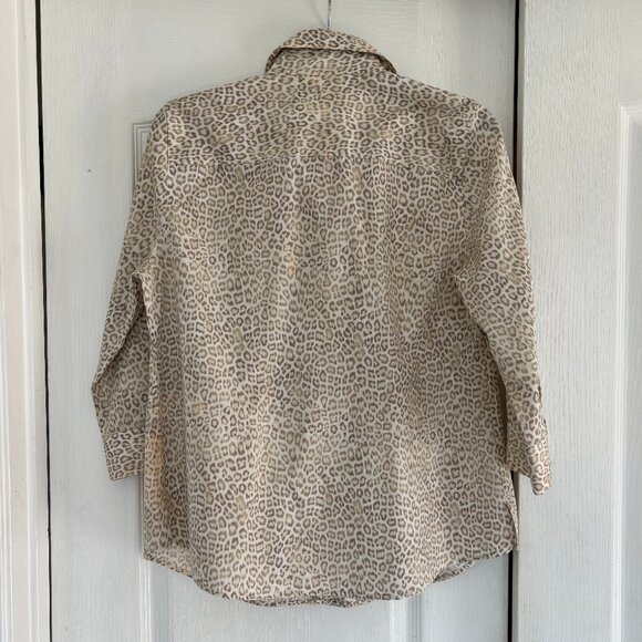 Chico’s Size 0 (Small) No Iron Cotton Leopard-Print Pocket-Detail Shirt - Picture 3 of 3